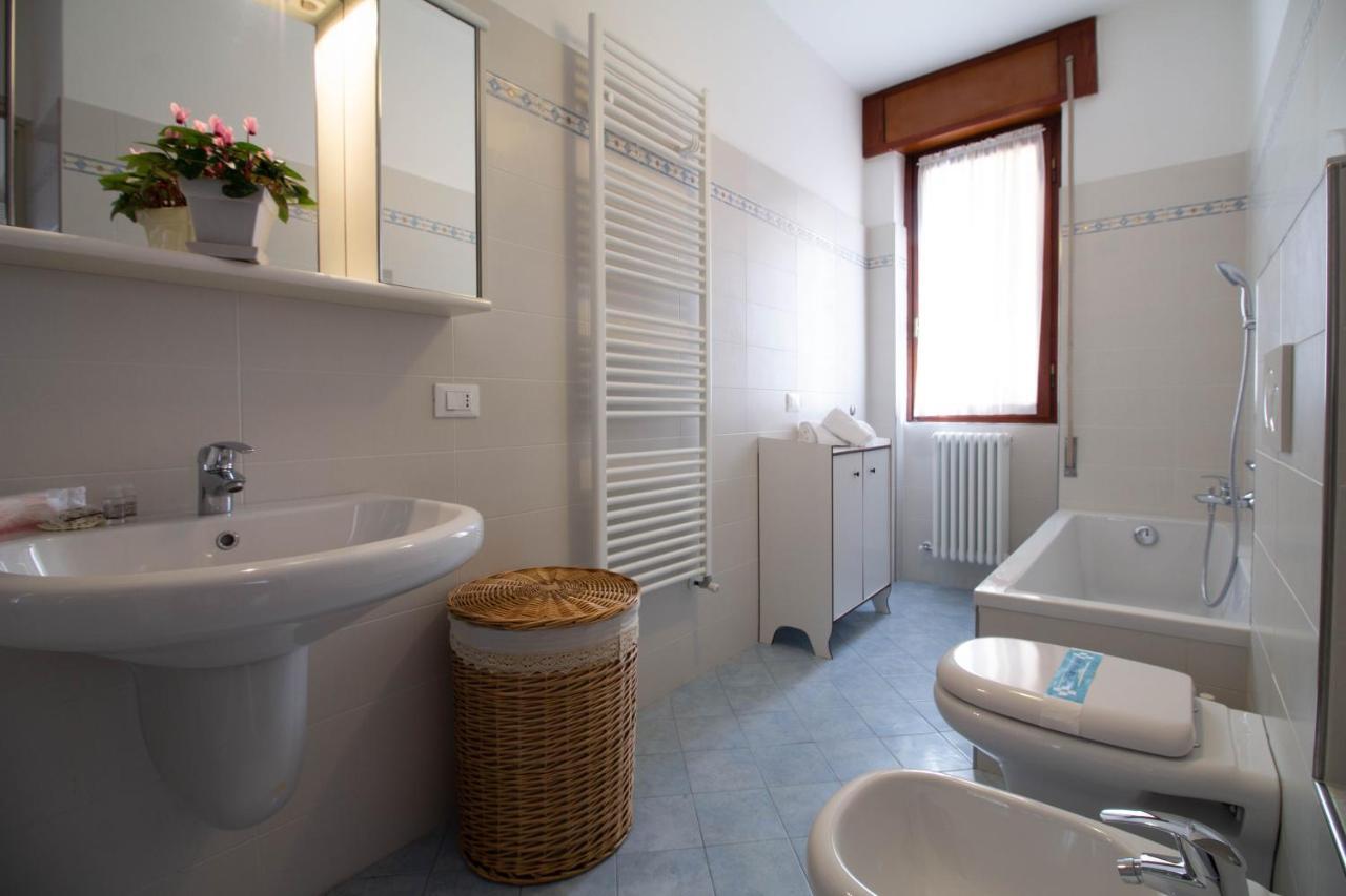 Mamma Ciccia Holiday Home - Lake Front Apartment مانديلو ديل لاريو المظهر الخارجي الصورة