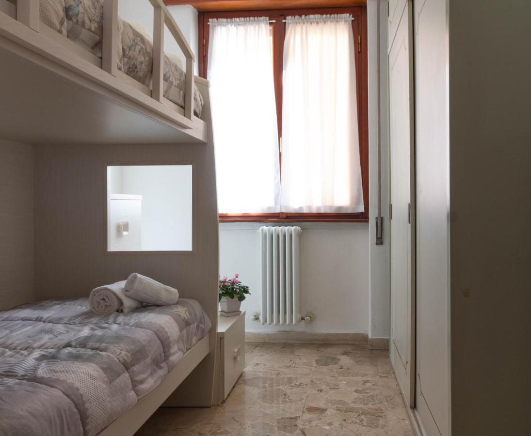 Mamma Ciccia Holiday Home - Lake Front Apartment مانديلو ديل لاريو المظهر الخارجي الصورة