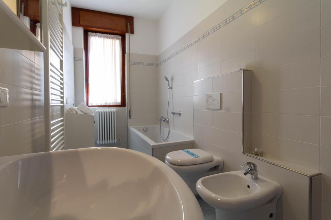 Mamma Ciccia Holiday Home - Lake Front Apartment مانديلو ديل لاريو المظهر الخارجي الصورة