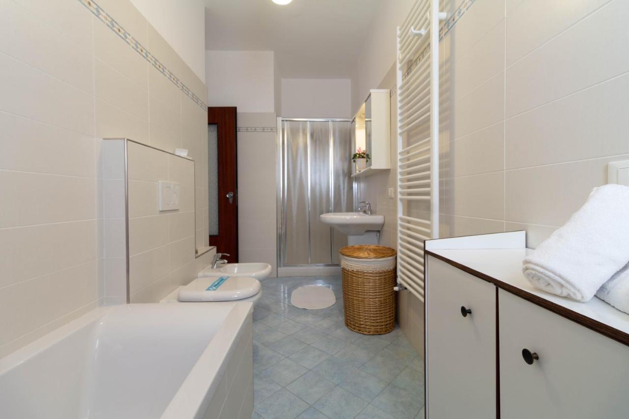 Mamma Ciccia Holiday Home - Lake Front Apartment مانديلو ديل لاريو المظهر الخارجي الصورة